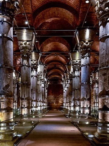 Cistern of Theodosius in Istanbul with illuminated columns and vaulted ceilings.