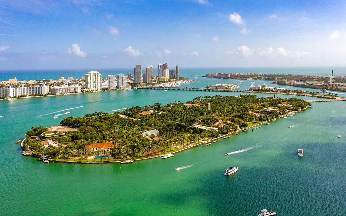 Aerial view of Star Island, Miami, with luxury homes and yachts in Biscayne Bay.
