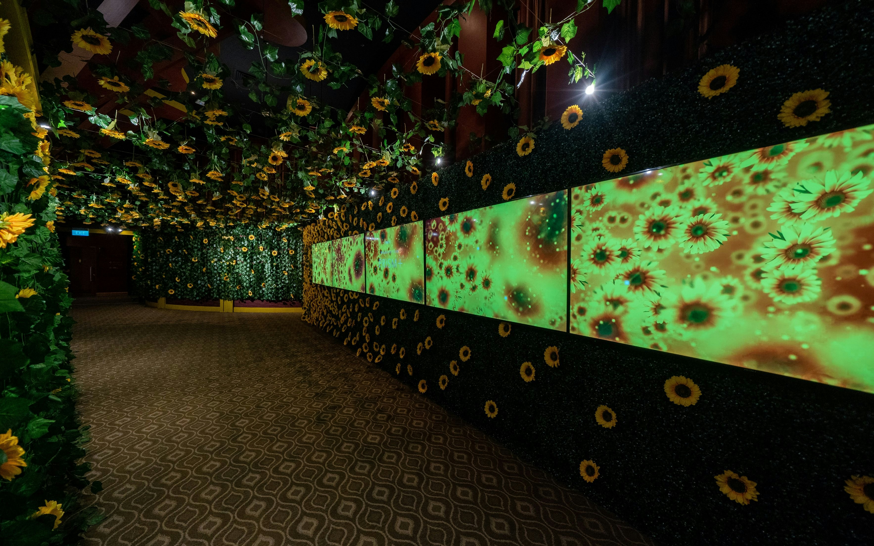 Van Gogh sunflower-themed hallway at Arte Museum exhibition.