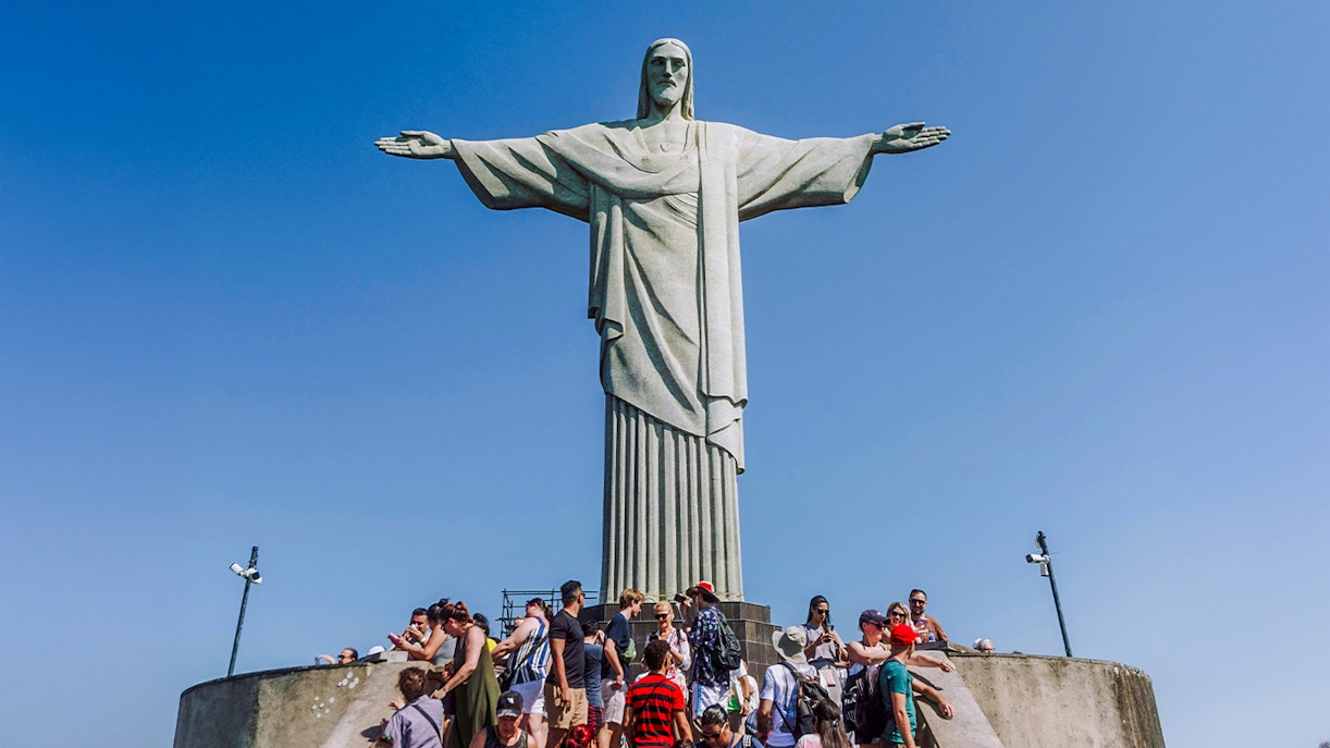 Tourist infront of christ the redeemer