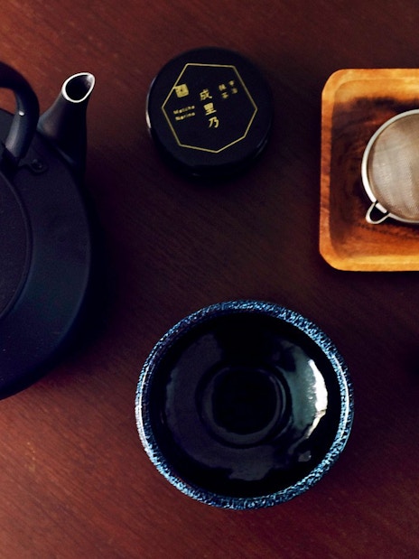 Japanese tea set with teapot, matcha bowl, whisk, and strainer for Tokyo Matcha & Kimono Experience.