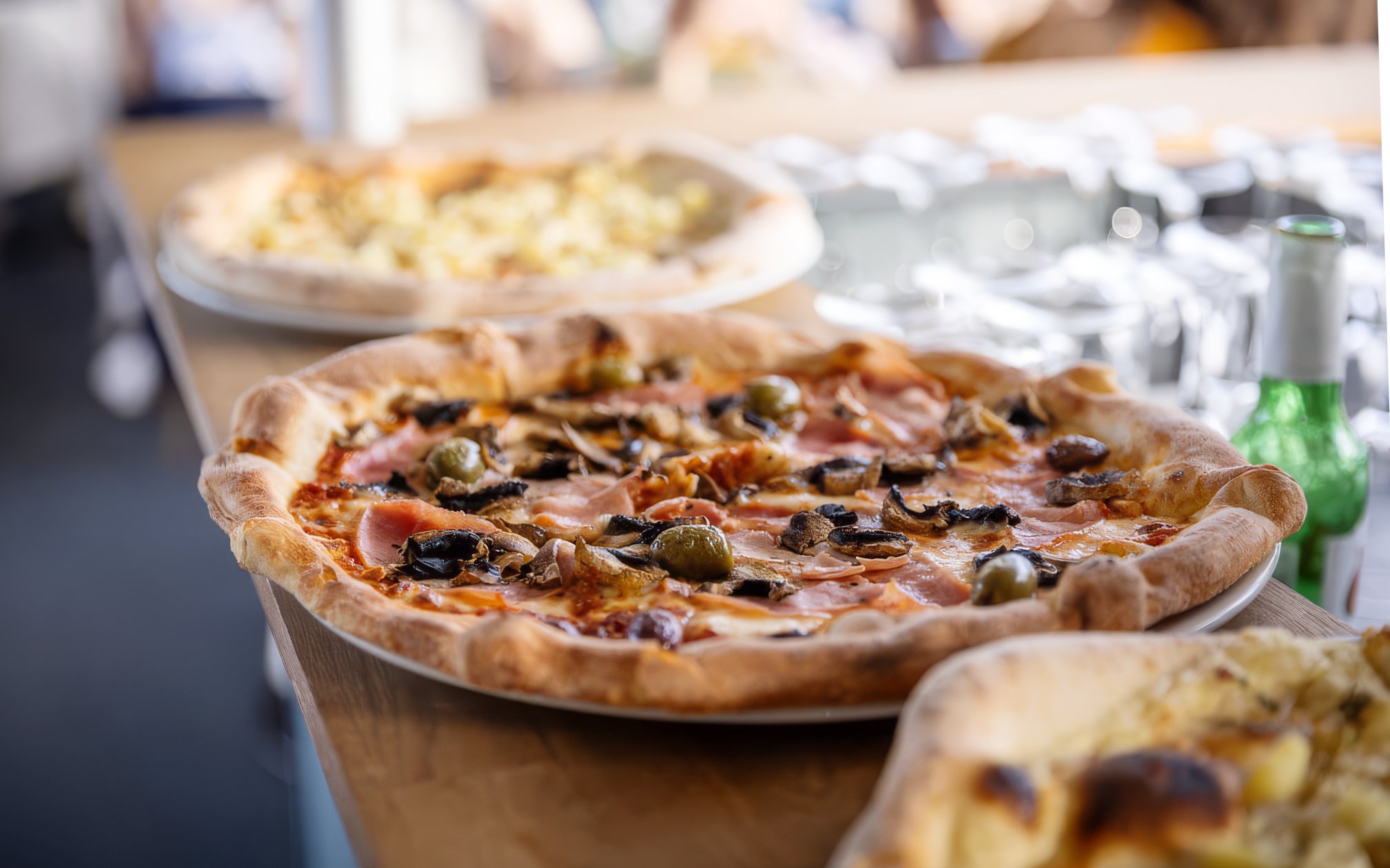 Pizza with olives and mushrooms served on a Stockholm cruise.