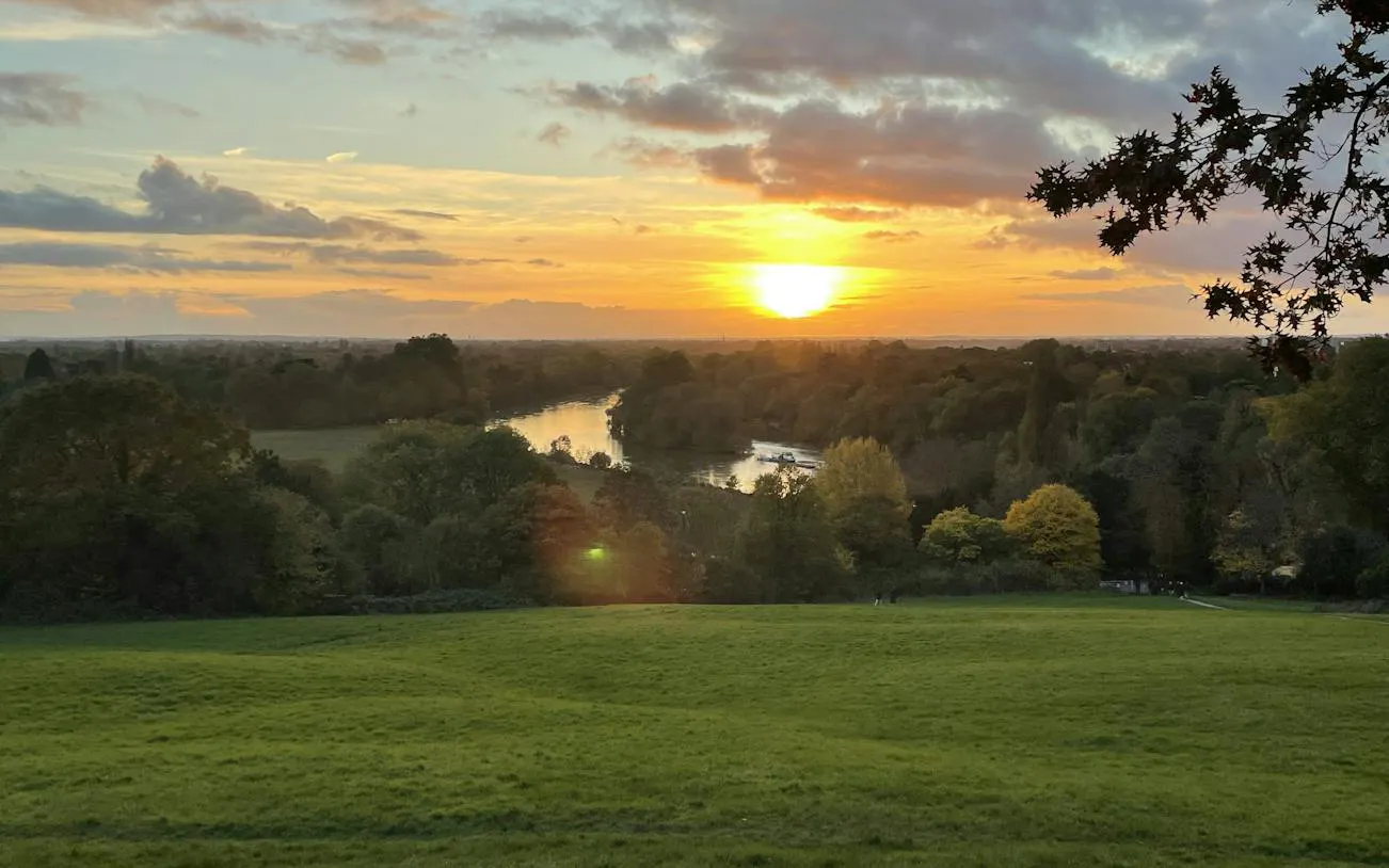 Elle Silver's Escape in Richmond Park: Self-Guided City Exploration Game