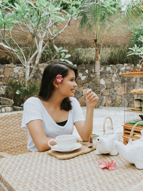 Lunch setting at Lombok Wildlife Park with bird interaction.