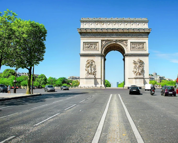 Arc de Triomphe Priority Entry Tour with Ladurée Tea Experience