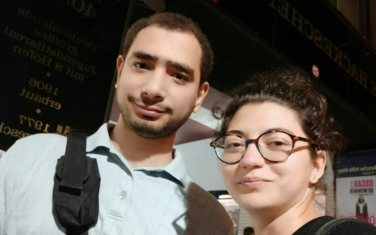 Two people exploring the Berlin Jewish District during a self-guided city game.