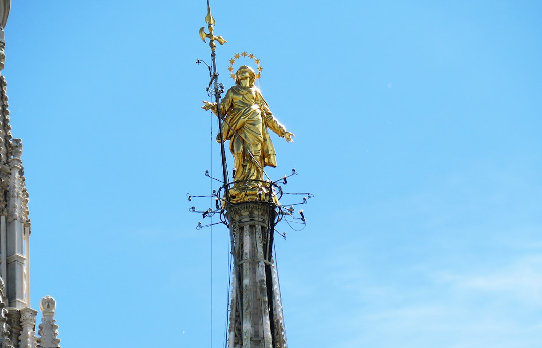 Statue of Madonnina repair