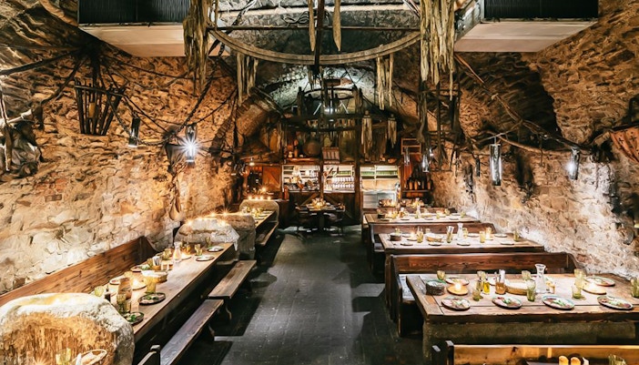 Praga: cena medievale con spettacolo e bevande illimitate