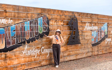 Welcome sign for Antelope Canyon tour with Navajo guide.
