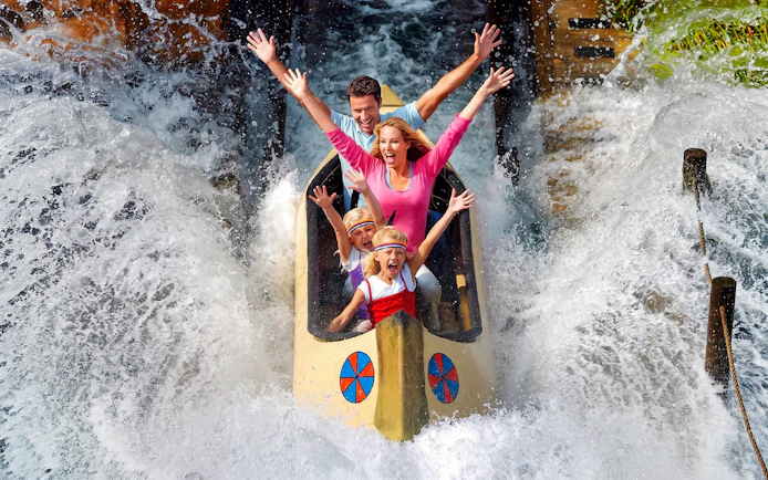 Family enjoying a canoe ride splash at LEGOLAND® Billund.