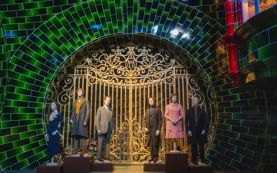 Mannequins in front of ornate gate at Ministry of Magic set, Warner Bros. Studio Tour Tokyo.