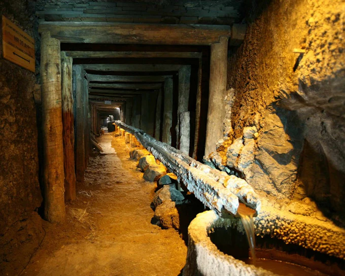 Wieliczka Salt Mine Guided Tour with Round-Trip Transfers from Krakow