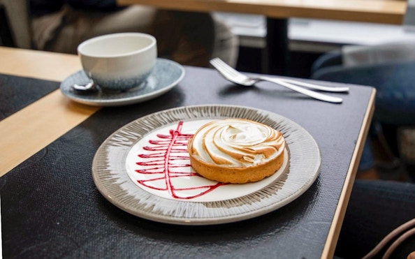 Dessert and tea served on Thames River lunch cruise.