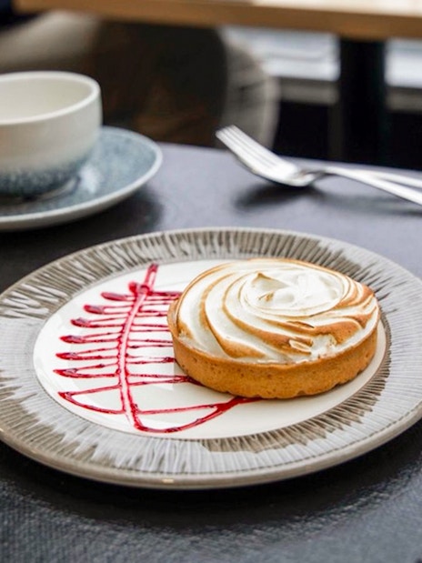 Dessert and tea served on Thames River lunch cruise.