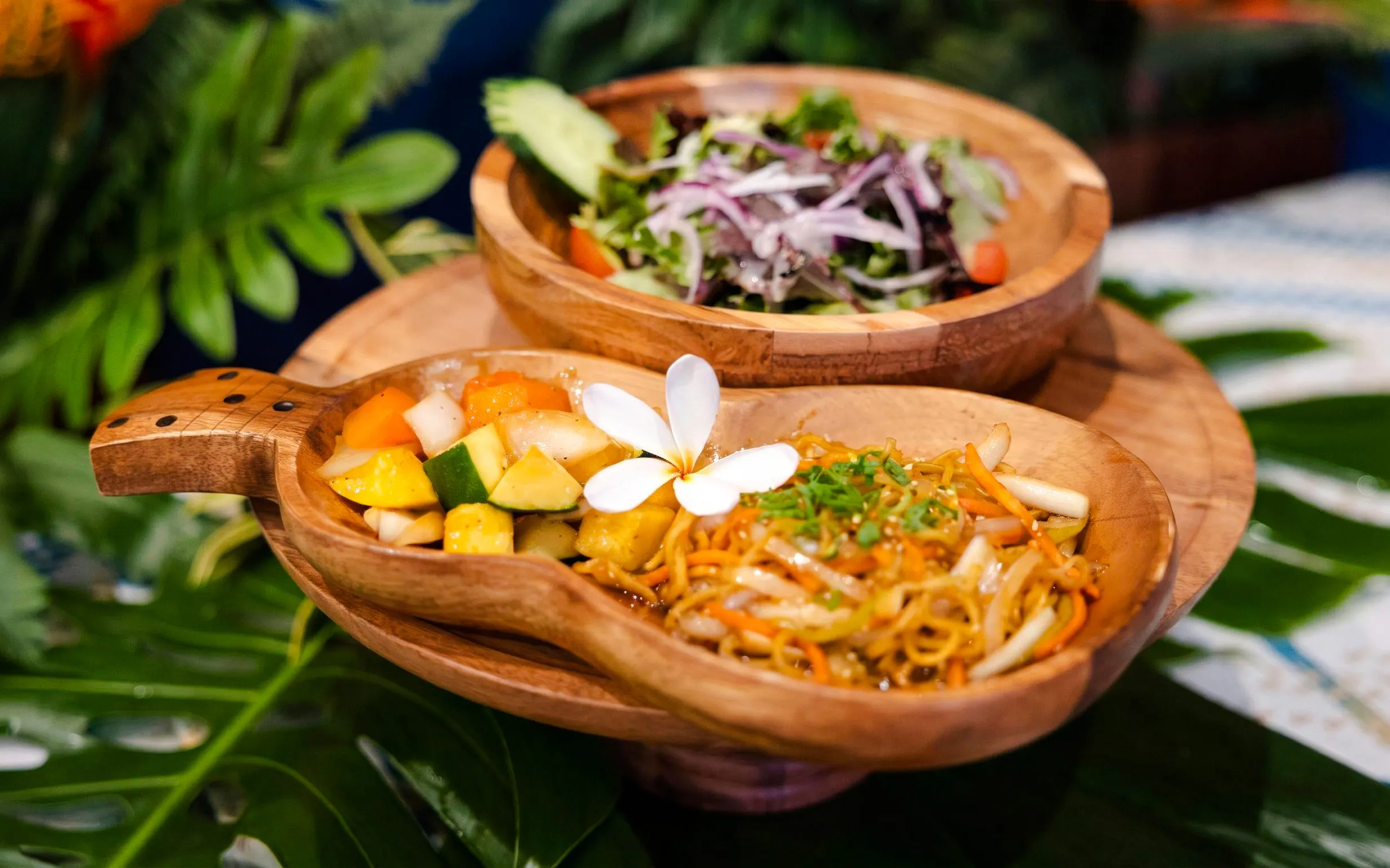 8pm: Luau Feast