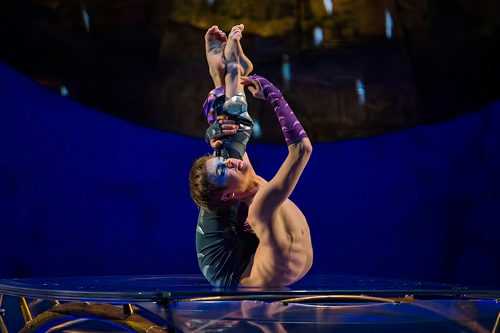 Contortionist performing on stage during Luzia show.