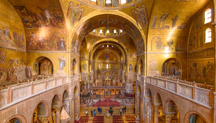 Tour guide with tourists at St. Mark's Basilica, Venice, skip-the-line tickets.