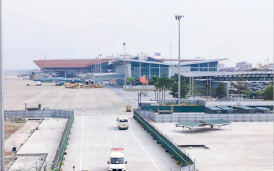 Hanoi Noi Bai Airport: Fast-Track Meet & Greet and Private Transfer to Ninh Binh