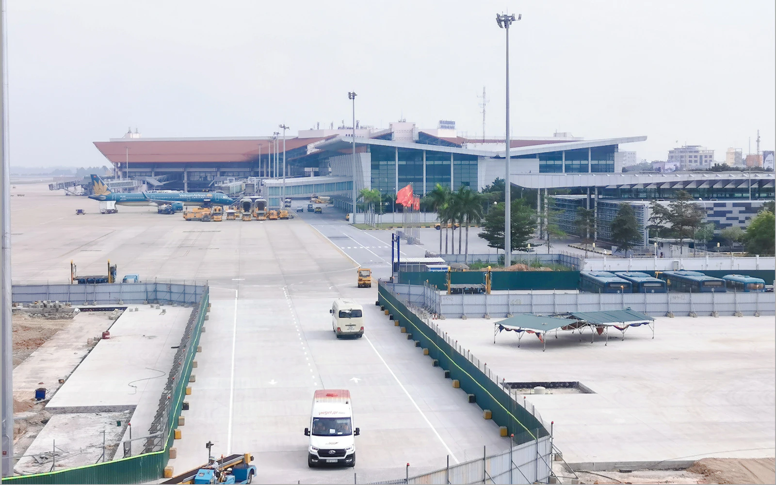 Hanoi Noi Bai Airport: Fast-Track Meet & Greet and Private Transfer to Ninh Binh Image 2