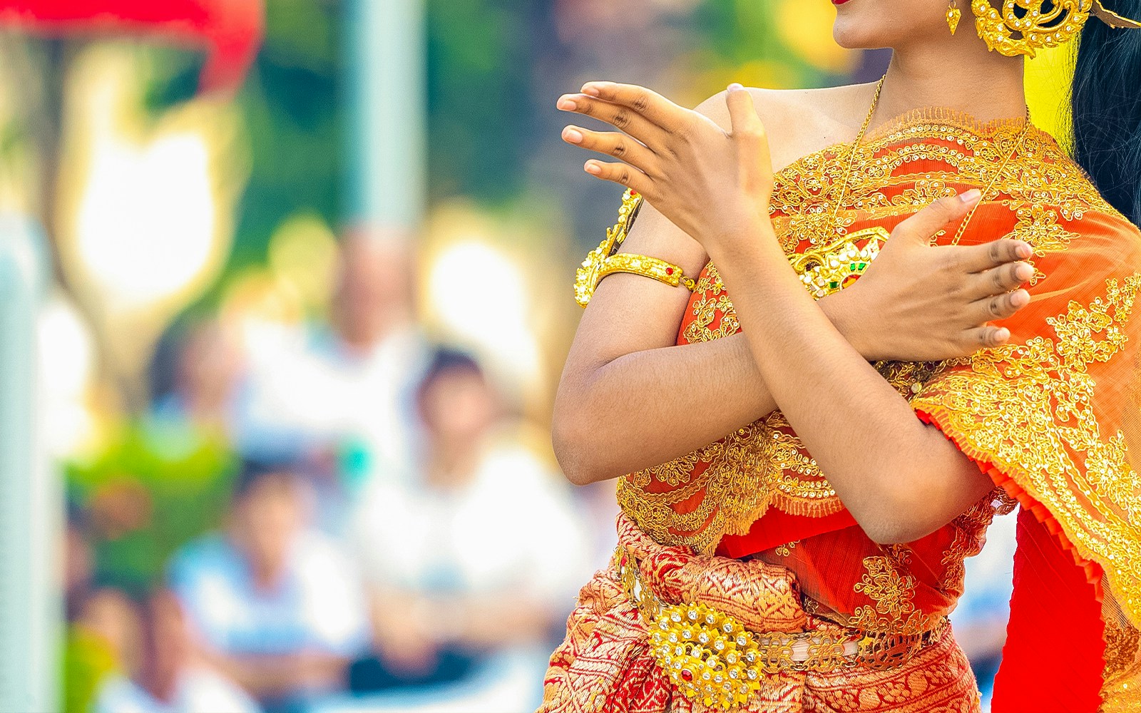 Traditional Thai dancers performing at Nong Nooch Tropical Garden, Thailand.