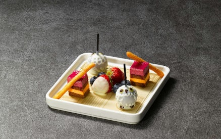 Themed desserts inspired by Harry Potter at Warner Bros. Studio Tour Tokyo.