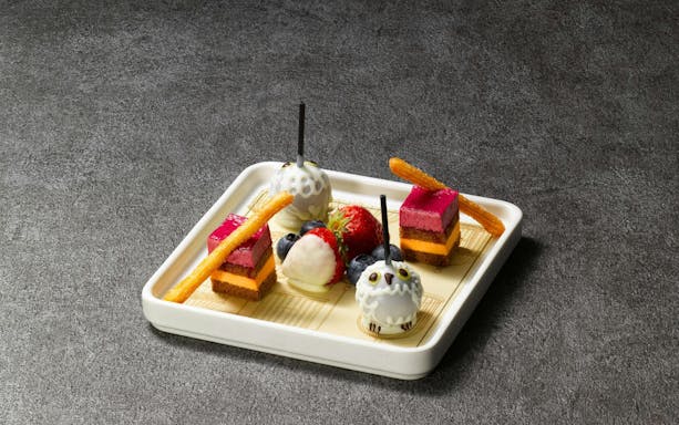 Themed desserts inspired by Harry Potter at Warner Bros. Studio Tour Tokyo.