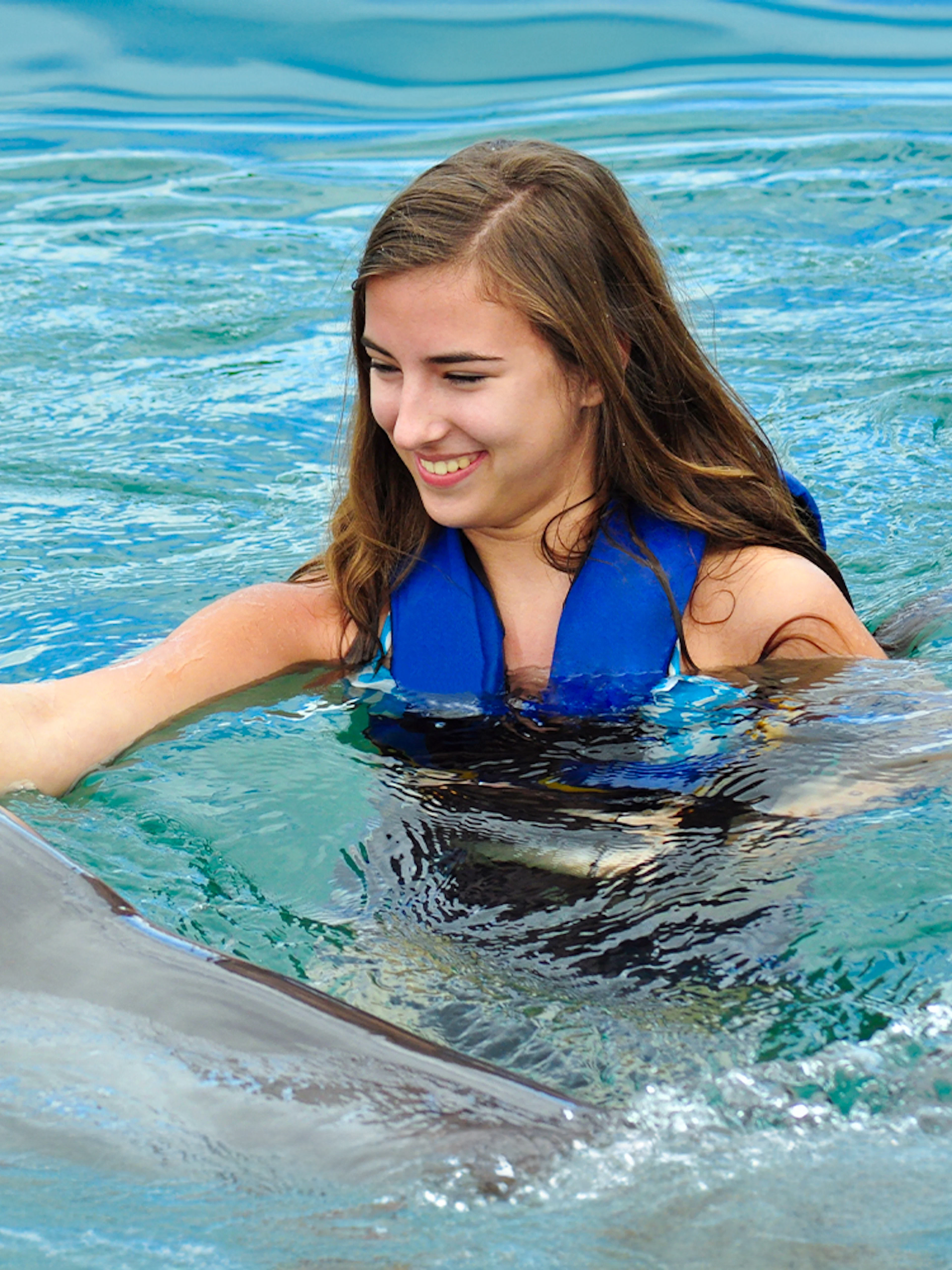 Girl interacting with dolphin at Pattaya Dolphinarium.