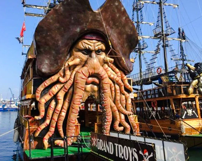 Alanya Pirate Boat Cruise with Hotel Transfer, Lunch and Soft Drinks