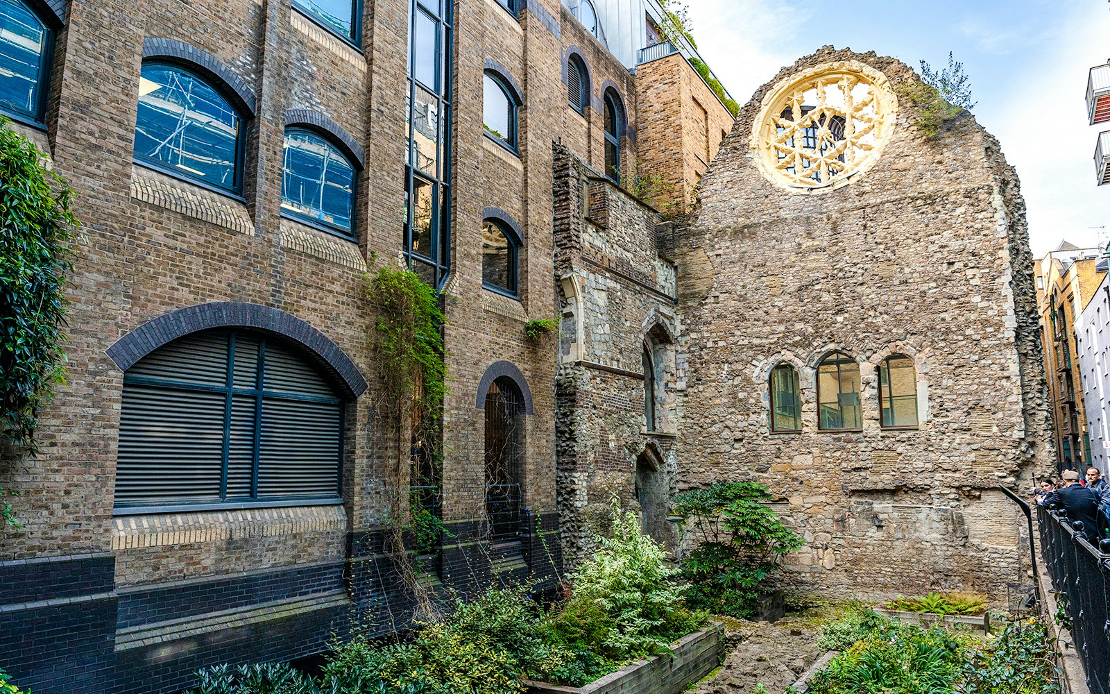 Ruins of the Great Hall at Winchester Palace in London, featuring a large rose window.