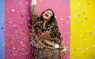 Guest enjoying confetti at WONDR Experience, Amsterdam.