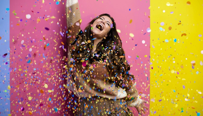 Guest enjoying confetti at WONDR Experience, Amsterdam.