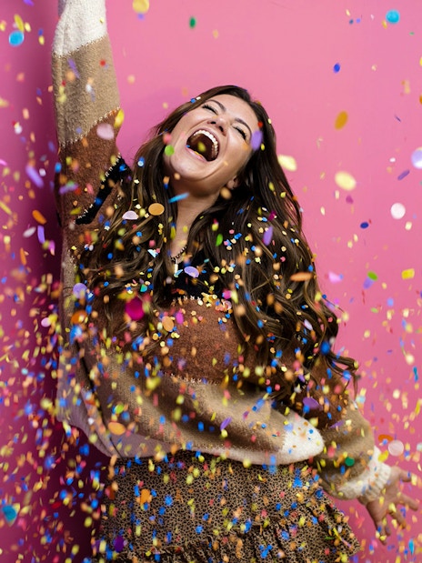 Guest enjoying confetti at WONDR Experience, Amsterdam.