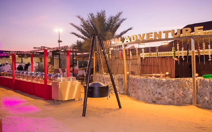 Safari nel deserto di Dubai con dune bashing in 4x4, cena a buffet con barbecue e spettacoli live