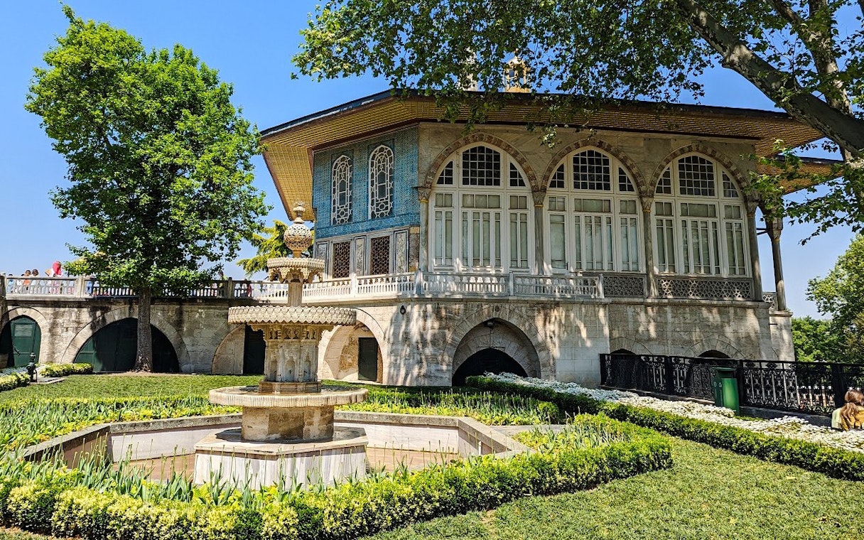 Topkapi Palace courtyard with ornate fountain and historic building in Istanbul.
