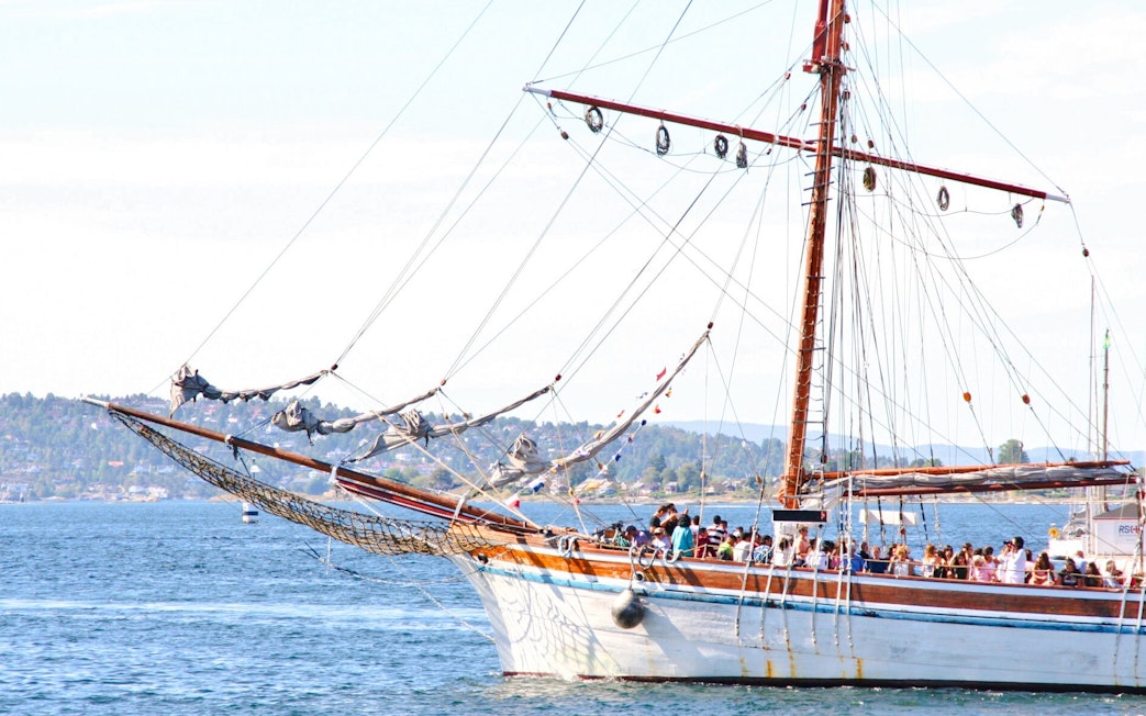 Sailing ship with tourists on a fjord sightseeing cruise in Oslo.