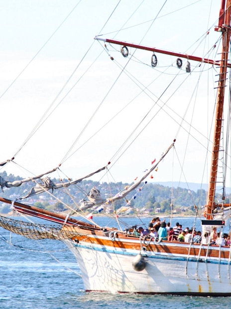 Sailing ship with tourists on a fjord sightseeing cruise in Oslo.