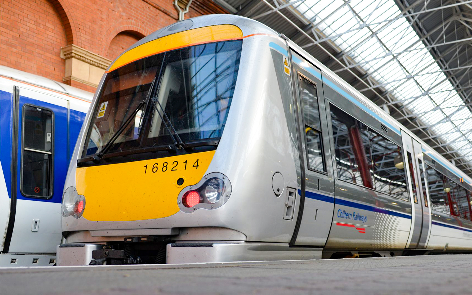 Train at station platform, Chiltern Railways service to Warwick Castle.