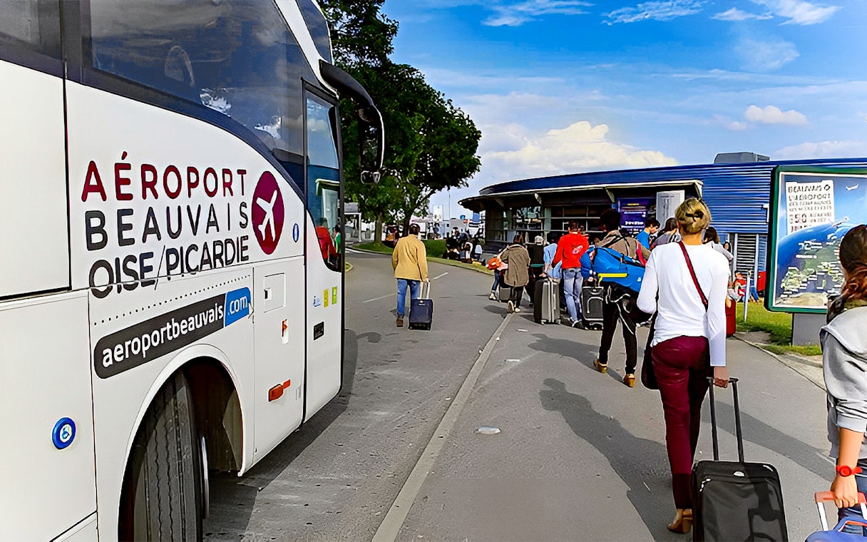 Aerobus at Paris Beauvais Airport with passengers heading to Paris Porte Maillot.