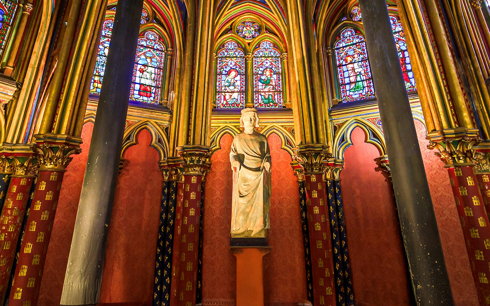 Mall altar surrounded by statues of saints in Saint Chapelle.