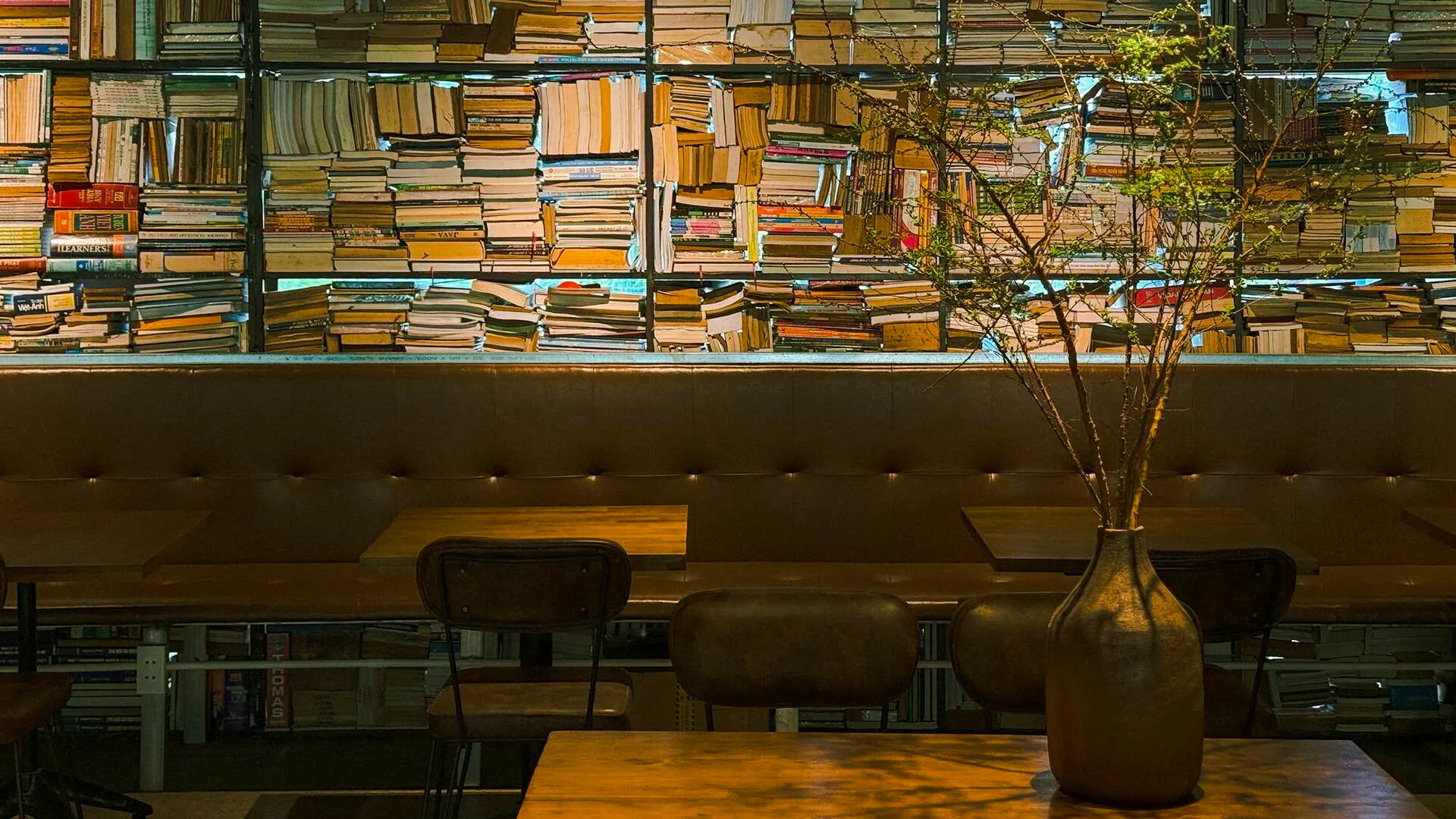 Ho Chi Minh City: Koi Fish Café & Hidden Gems Tour