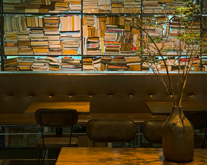 Ho Chi Minh City Hidden Cafes & Koi Fish Cafe Walking Tour With 2 Drinks (Product 52773)