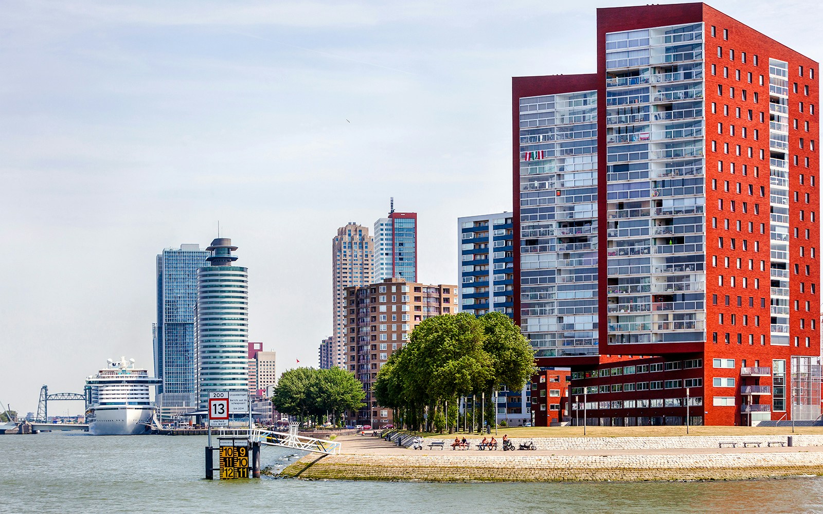 Skyline of Rotterdam Katendrecht with modern high-rise buildings along the waterfront.