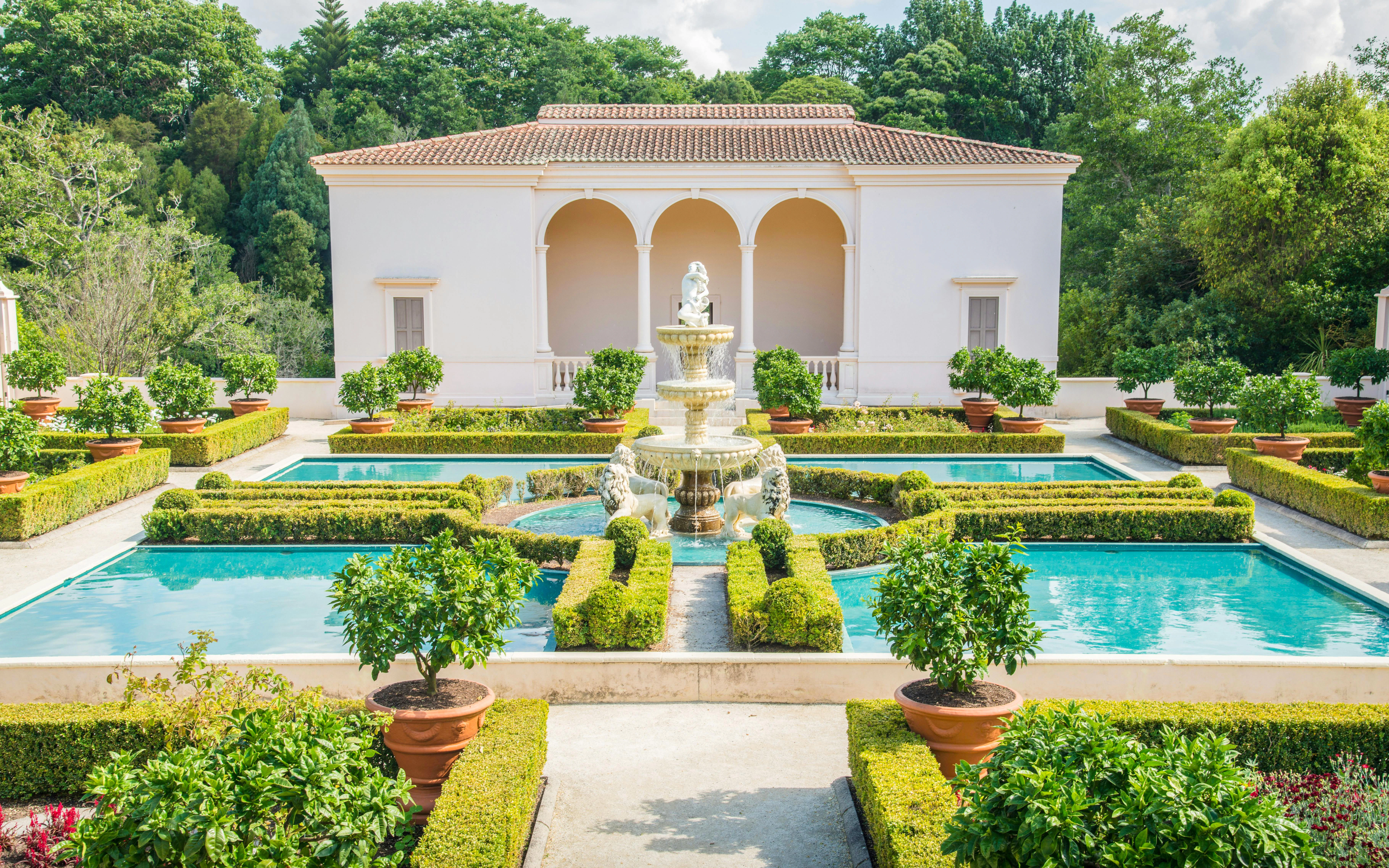 Fountain and formal garden at Hamilton Gardens, New Zealand.
