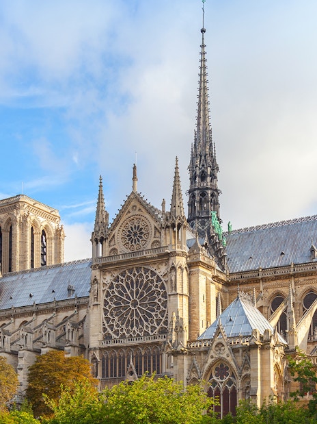 Cathédrale Notre Dame de Paris with its iconic towers and detailed facade.