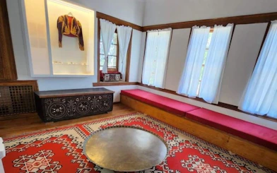 From Tirana: Gjirokastra UNESCO World Heritage City Guided Day Trip with Hotel Pickup