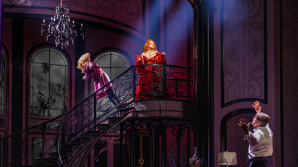 Death Becomes her stairs scene on Broadway