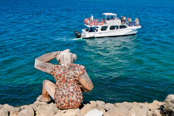 Giant & Dolphin Sightseeing Cruise