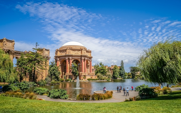 Palace of Fine Arts in San Francisco with people by the lagoon.
