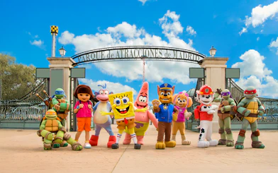 Characters at Parque de Atracciones de Madrid entrance.
