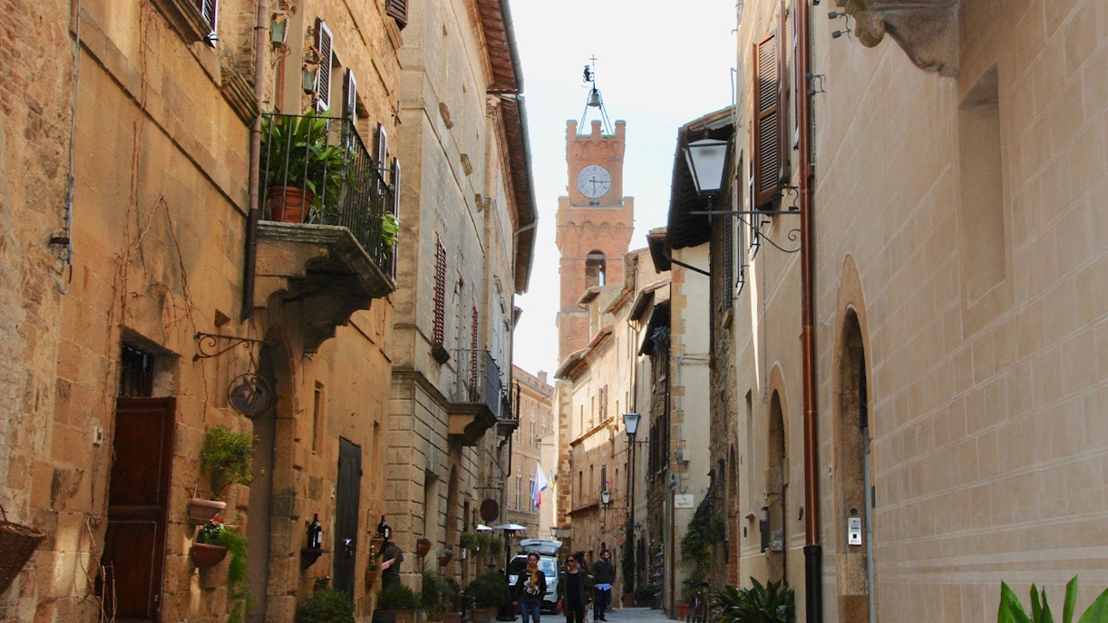 https://cdn-imgix.headout.com/media/images/1fb76c4401b582ccbe7965a96003ac9f-BestofTuscanyinOneDayfromRomewith3-CourseLunchandWinePairing7.jpg